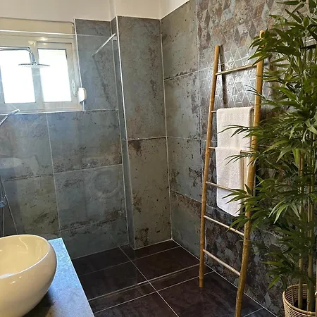 Gjonis House Apartment *